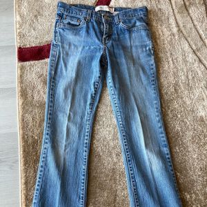 Woman’s Levi’s bootcut jeans
